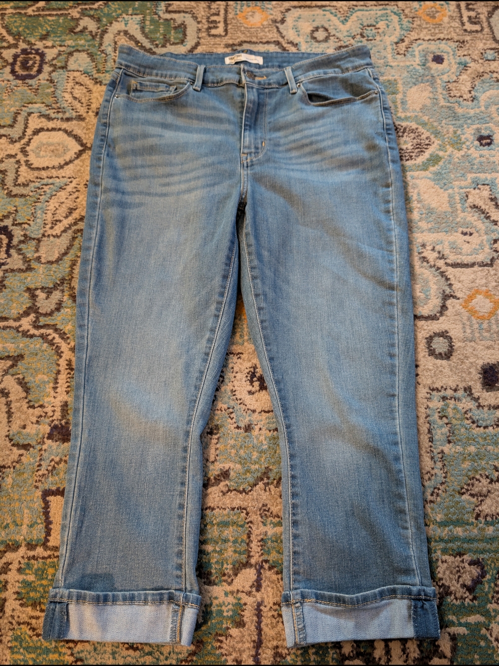 Signature by Levi Strauss Women's Mid-Rise Capri